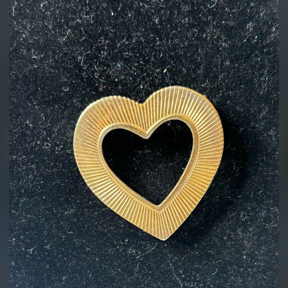 Vintage Goldtone Heart Shaped Brooch Excellent Preloved Condition